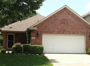 903 Saddle Dr, Euless, TX 76039