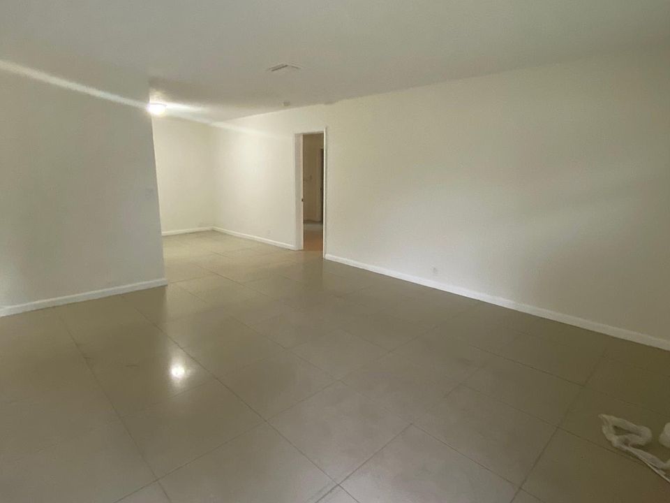 1st image of 1734 NE 15th Ave #3