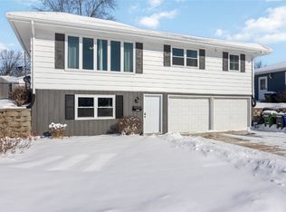 3300 Iris Ave NW, Cedar Rapids, IA 52405