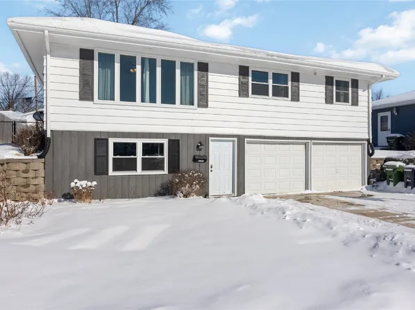 3300 Iris Ave NW, Cedar Rapids, IA 52405