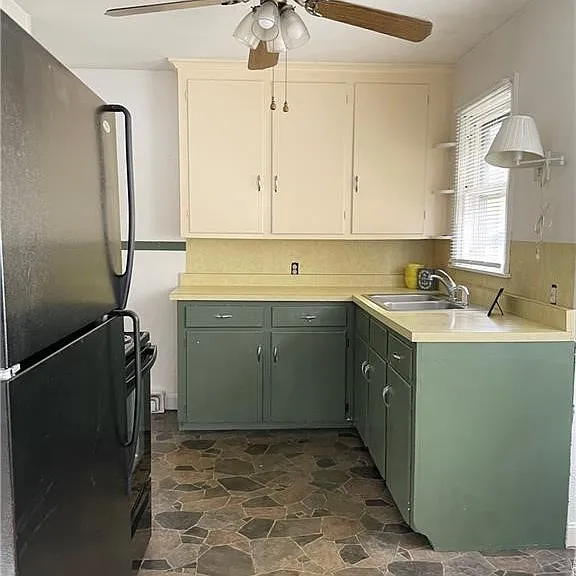 560 Beecher St — Photo 4