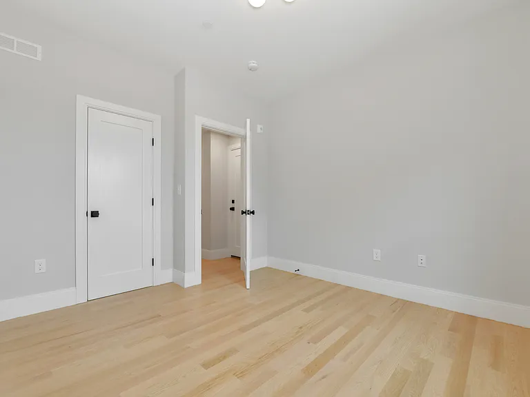 518 Sumner St #3B — Photo 17