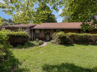 1611 Crescent Dr, Spring Lake, NC 28390