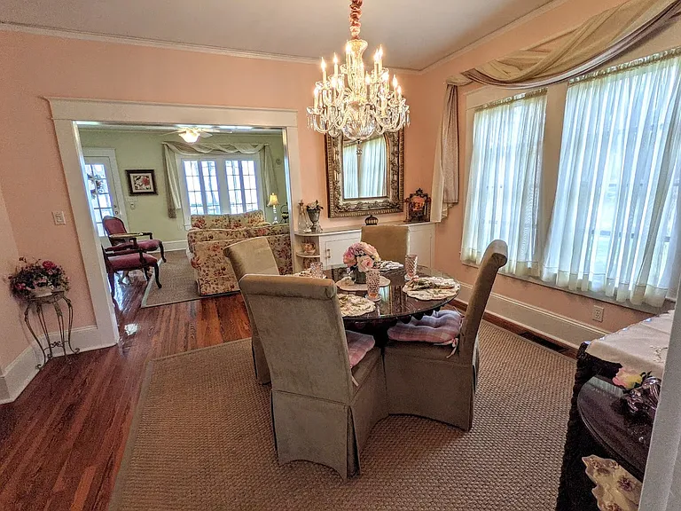 1121 Victoria Dr — Photo 13