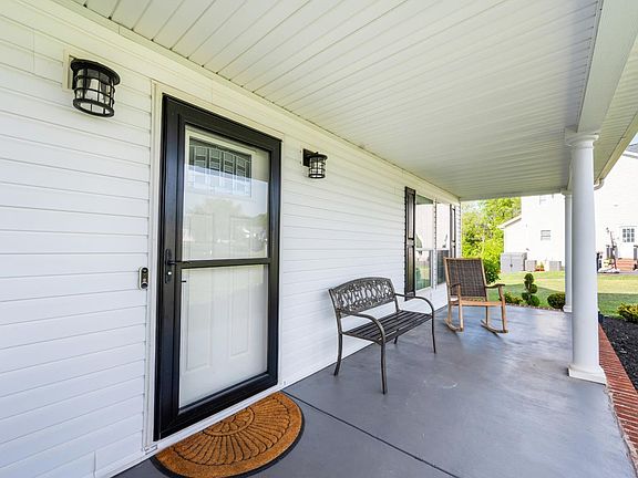 4th image of 136 Montfair Dr