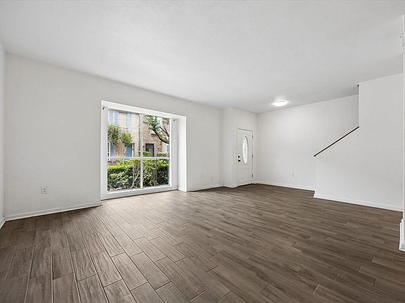 5th image of 840 Threadneedle St APT 207