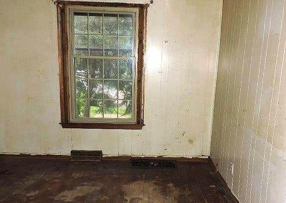 4th image of 3443 Bryant Ave N