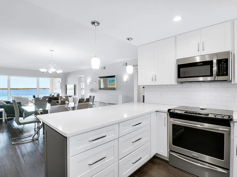 52 Yacht Club Dr #402 — Photo 6
