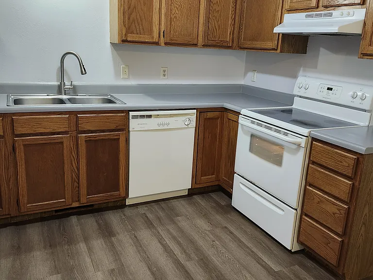 4059 S Franklin Ave — Photo 3