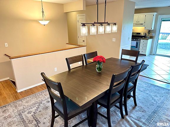 3rd image of 1107 Hall Dr W
