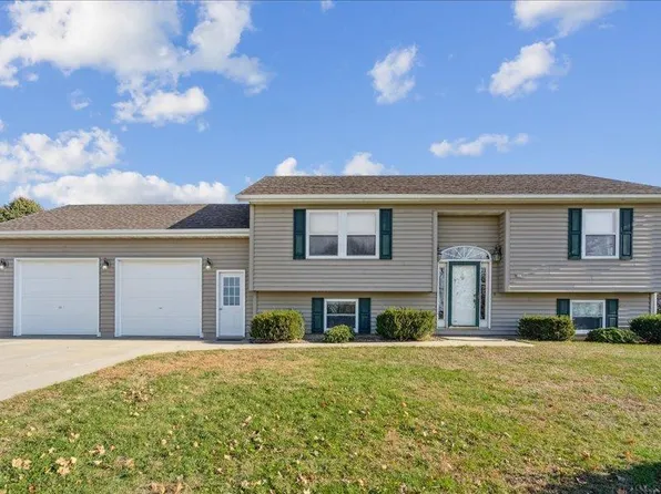 1201 E Linn St, Winthrop, IA 50682