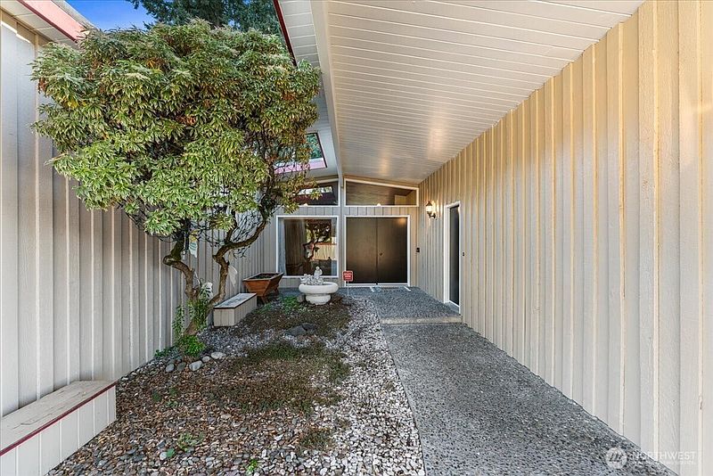 4th image of 7717 Husky Way SE