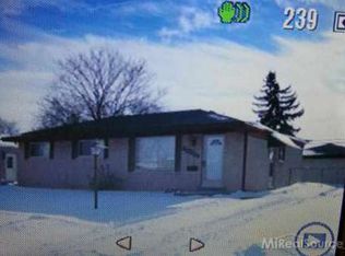 20224 Shores St, Saint Clair Shores, MI 48080