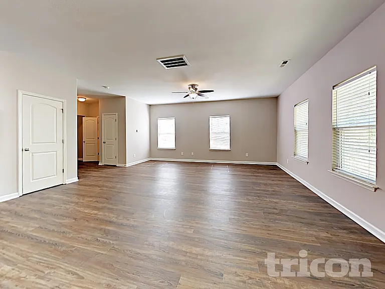 917 Leatherstone Ln — Photo 3