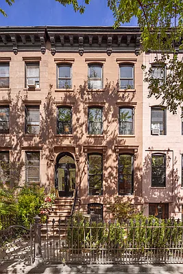 Sold by Compass | media 17