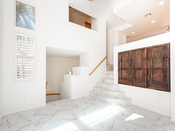 4th image of 2788 Villas Way