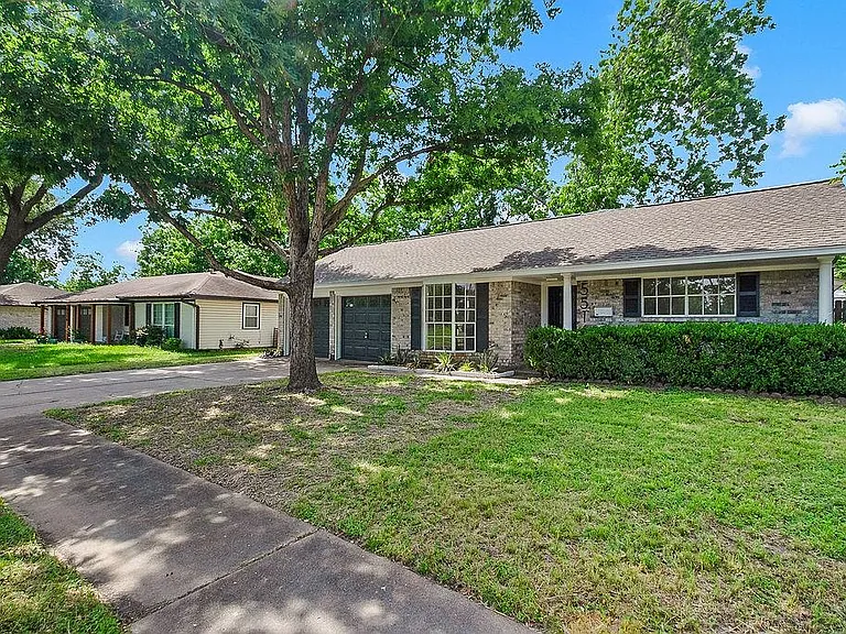 5514 Chantilly Ln — Photo 3