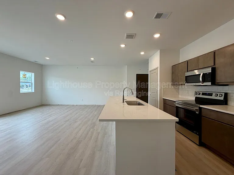 Riverbend Flats Apartments — Photo 123