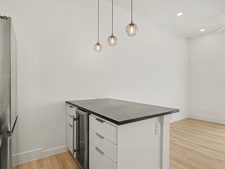 2217 N Fitzhugh Ave #204 — Photo 15