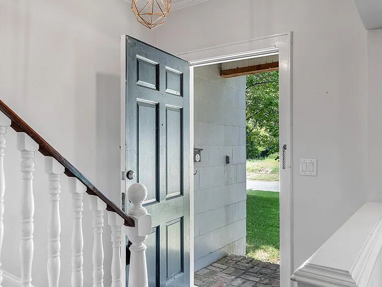 115 Ardmore Ave — Photo 9