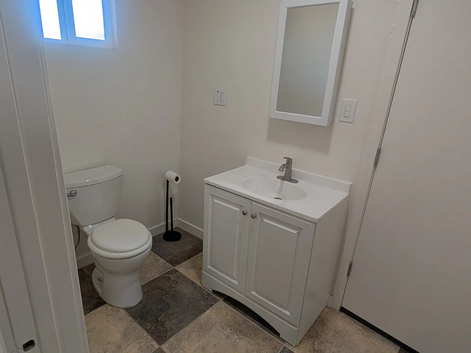 1 bed, 350 sqft, $1,000 — Photo 4