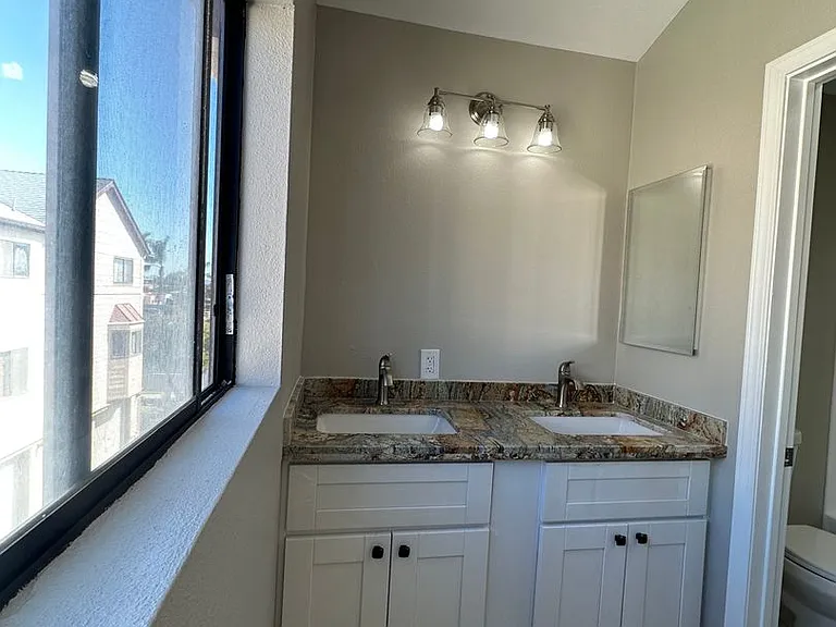 455 E St #4 — Photo 20