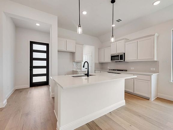 02_1408 Bramante St, Celina