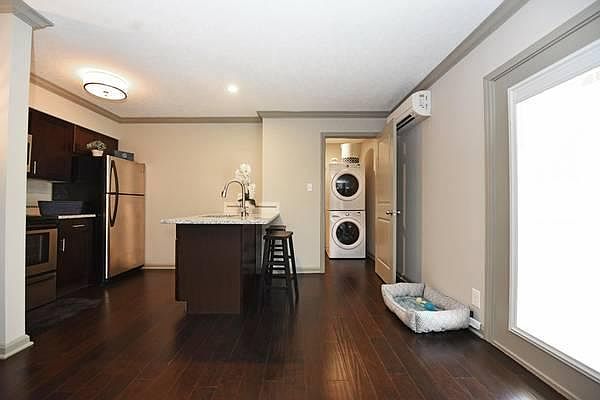 2nd image of 1019 Everett Ave APT 7