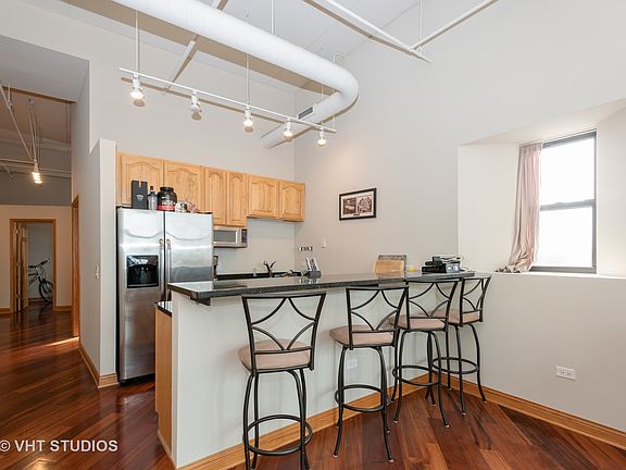 5th image of 1645 W Ogden Ave Unit 822