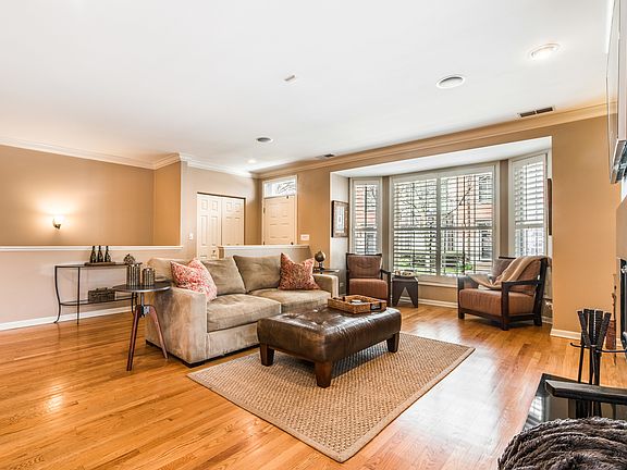 5th image of 1437 S Prairie Ave Unit E