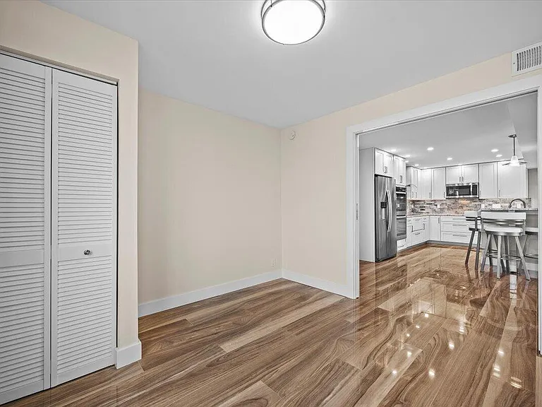 911 Ocean Dr #601 — Photo 34