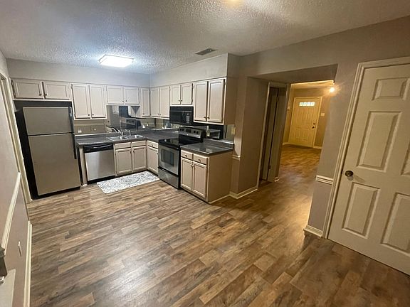 5th image of 111 Wellington Pl
