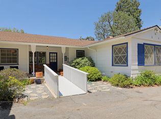 854 N Bundy Dr, Los Angeles, CA 90049