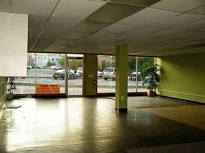 3rd image of 10 Darbee Ln