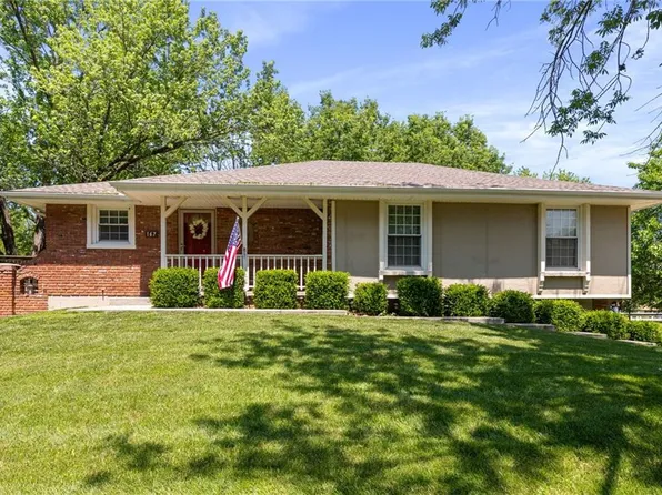 167 Jamar Dr, Peculiar, MO 64078