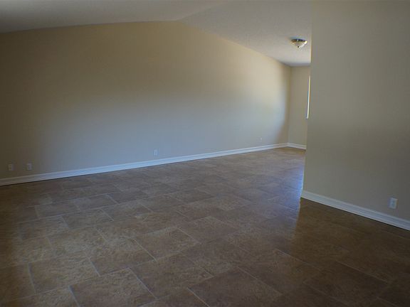 3rd image of 1048 Paisley Ct