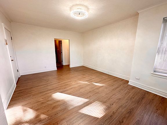 4th image of 3750 W Giddings St #1
