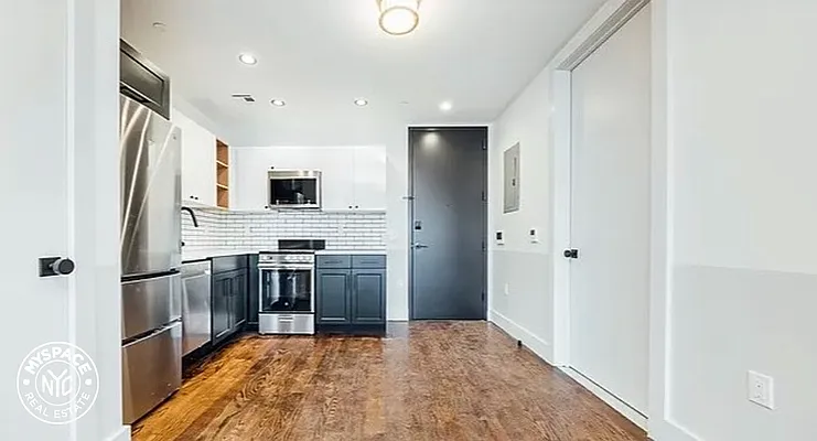 Rented by MySpaceNYC | media 142