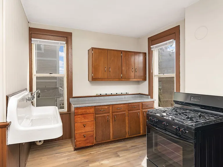 375 Erie Street — Photo 3