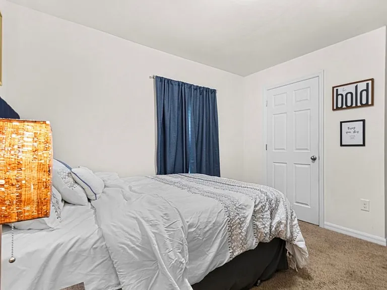1501 NE 33rd St #B — Photo 2