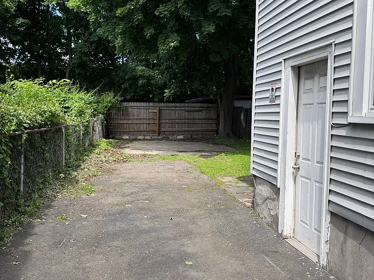 115 Smith St — Photo 24