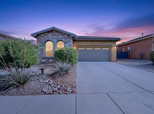 110 Zuni River Cir SW, Los Lunas, NM 87031