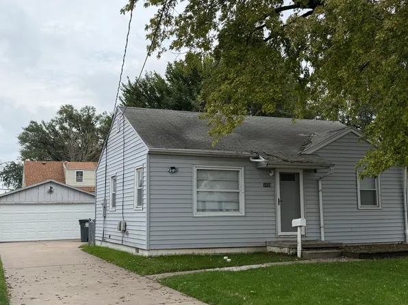 1023 Pine St, Council Bluffs, IA 51501