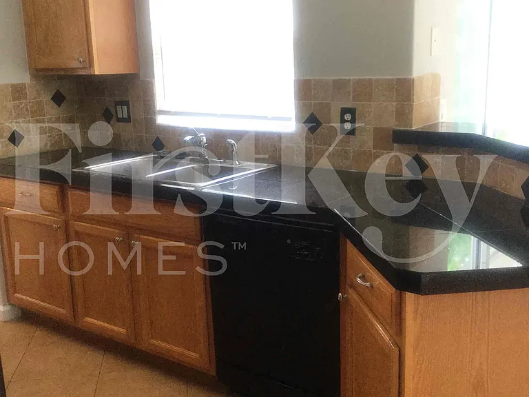 662 SW Sandbar Ter — Photo 10