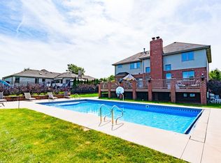 8601 Hotchkiss Dr, Frankfort, IL 60423