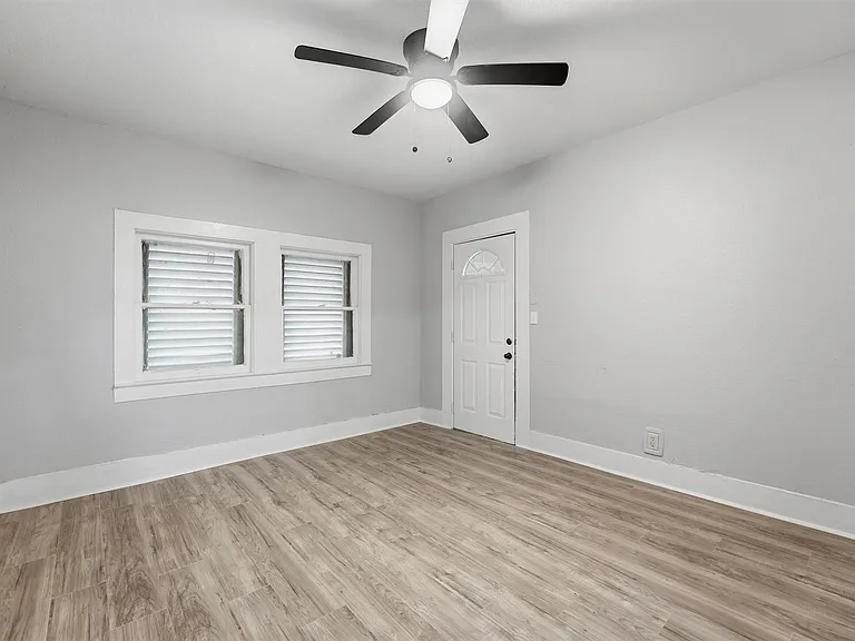 811 W Broad St — Photo 9