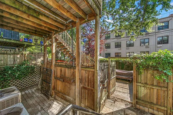 Rented by HH Property Management Services LLC | media 4