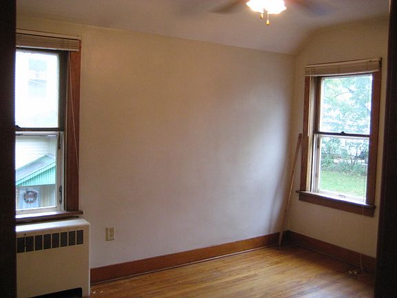 5th image of 419 Pleasant St