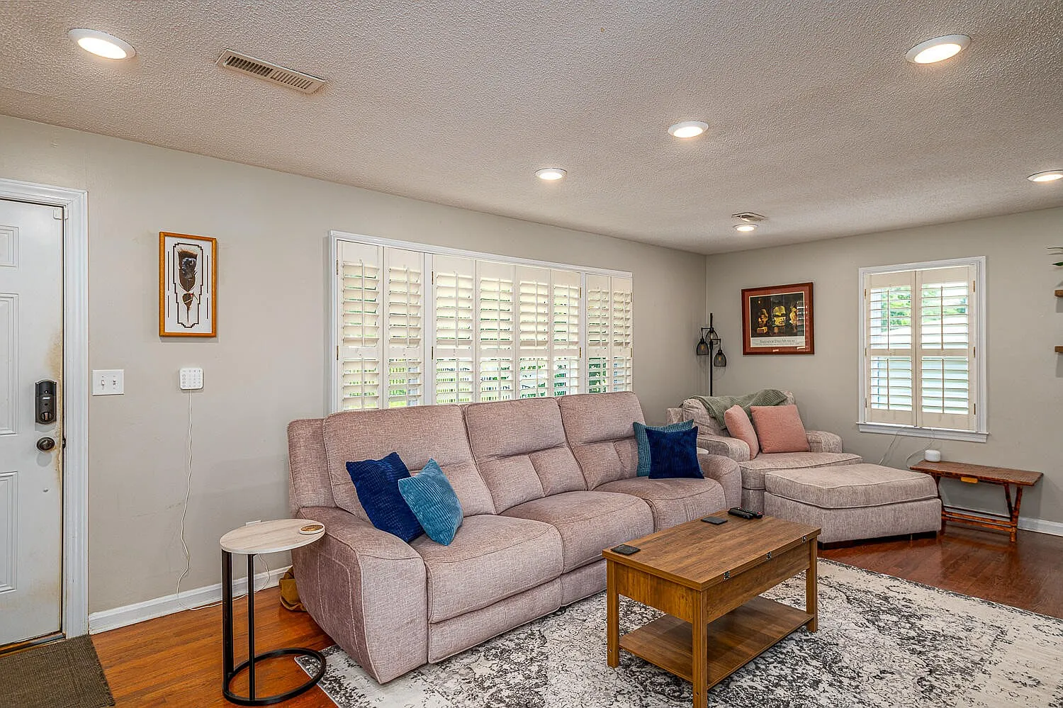 4 bed, 3.0 bath, 2794 sqft, $3,000 — Photo 2