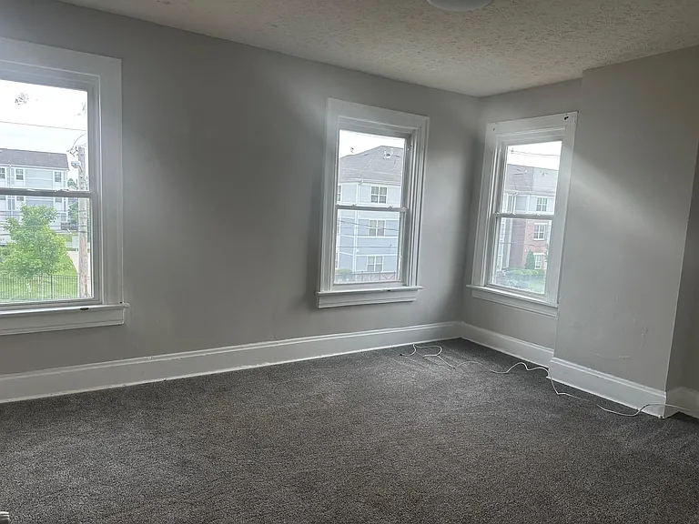 798 E Whittier St — Photo 11